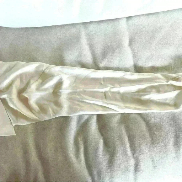 Liz Claiborne 100% Silk Ivory wrap blouse - Picture 6 of 6